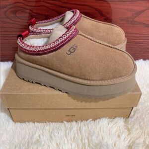 UGG Women's Brown and Red Slippers🍂🍁